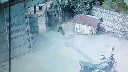तीन लाख की चोरी  डिक्की तोरकर
अभियान चौसा मधेपुरा में 
cctv camera में कैद हुए।
