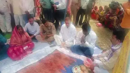 विधायक व जिलाधिकारी ने तिलौली कला गांव में चेक डैम का शिलान्यास किये