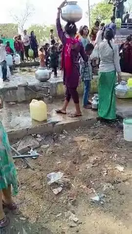 जिला पर के पास कल की बमोरी में लोग हुए पानी की मारी परेशान जल्द से जल्द सरकार को पाने की समस्या के कारण आप जल्द सेजल्द अ