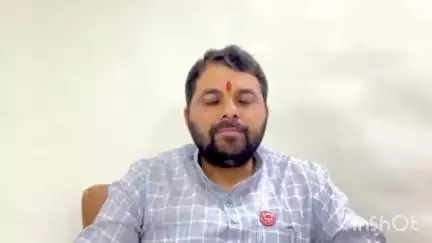 वाशी: वाशी टोलनाक्या जवळ शेतकरी नेते रविकांत तुपकर यांच्या गाडीला अपघात,मी व माझे सहकारी सुखरुप:रविकांत तुपकर यांची माहीती