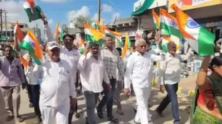 સુત્રાપાડા: સુત્રાપાડા તાલુકાના ઘંટીયા ફાટકથી પ્રાંચી માધવરાયજી મંદીર સુધી ધારાસભ્ય ની આગેવાનીમા તીરંગા યાત્રા નીકળી #