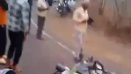 अक्राणी: कामोद गावाजवळ मोटरसायकल अपघातात एकाचा मृत्यू, तर एकाची प्रकृती चिंताजनक