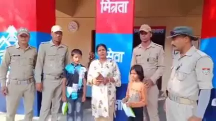 यमकेश्वर: नीलकंठ घूमने आए श्रद्धालुओं से बिछड़े परिवार के सदस्यों को पुलिस ने ढूंढकर सकुशल परिजनों के सुपुर्द किया