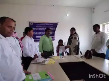 नवा बाज़ार: जिला विधिक सेवा प्राधिकरण द्वारा नावा बाजार प्रखंड कार्यालय में विधिक जागरूकता शिविर का आयोजन