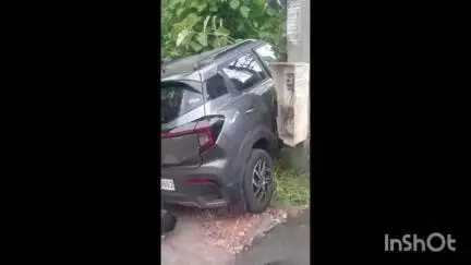 വർക്കല: പാളയംകുന്നിൽ നിയന്ത്രണം തെറ്റിയ കാർ മതിൽ ഇടിച്ച് തകർത്തു, യാത്രികർക്ക് പരിക്ക്