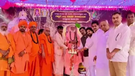 ಕುರುಗೊಡು: ಪಟ್ಟಣದಲ್ಲಿ ಲಿಂಗೈಕ್ಯ ವೇದಮೂರ್ತಿ ಬಿ.ಎಂ ಕುಮಾರಸ್ವಾಮಿ ಗದ್ದುಗೆ ಹಾಗೂ ಶಿಲಾಮಂಟಪ ಉದ್ಘಾಟನೆ
