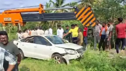 ಚನ್ನರಾಯಪಟ್ಟಣ: ದಂಡಿಗನಹಳ್ಳಿ ಗೇಟ್ ಬಳಿಯ ರಾಷ್ಟ್ರೀಯ ಹೆದ್ದಾರಿ 75 ರಲ್ಲಿ ಚಾಲಕನ ನಿಯಂತ್ರಣ ತಪ್ಪಿ ರಸ್ತೆ ಬದಿಗೆ ಬಿದ್ದ ಕಾರು