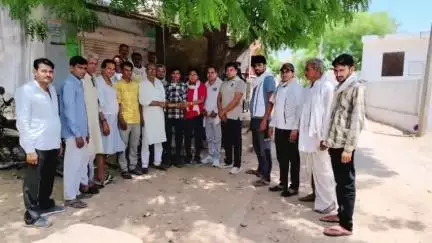 बौंली: बामनबास पंचायत चांदनहोली में सर्वे समाज ने पेश की मानवता की मिसाल, पीड़ित परिवार को दी ₹1 लाख 11 हजार की सहायता