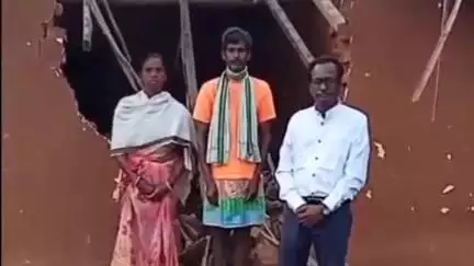 बानो: बानो के रामजोल एवं पाडो में जंगली हाथी ने दो घरों को किया क्षतिग्रस्त, जिप सदस्य ने पीड़ितों से की मुलाकात