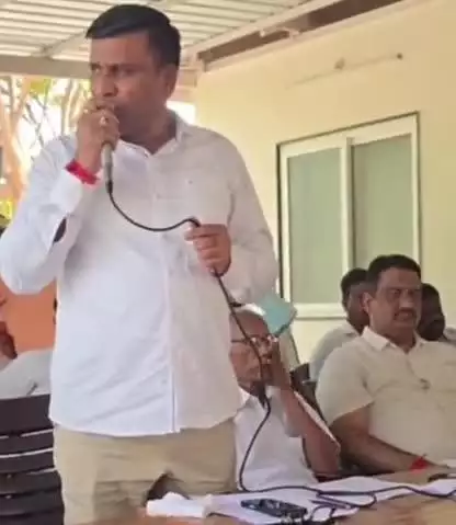 ಹಗರಿಬೊಮ್ಮನಹಳ್ಳಿ: ಮೇ 20 ರಂದು ನಡೆಯುವ ಸಮರ್ಪಣ ಸಮಾವೇಶ ಕಾರ್ಯಕ್ರಮದಲ್ಲಿ ಸಾರ್ವಜನಿಕರು ಪಾಲ್ಗೊಂಡು ಯಶಸ್ವಿಗೊಳಿಸಿ, ಕೆಎಂಎಫ್ ಅಧ್ಯಕ್ಷ ಭೀಮನಾಯ್ಕ್
