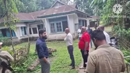 পূব যোৰহাট: লাহিং শুকানজান,কেন্দুগুৰিত টীয়ক আৰু মৰিয়নীৰ বাবে প্ৰস্তাৱিত সম-জিলা আয়ুক্ত কাৰ্যালয়ৰ স্থান পৰিদৰ্শন জিলা প্ৰশাসনৰ