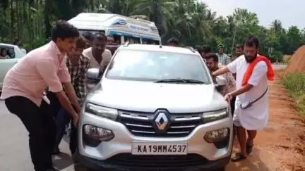 ಪುತ್ತೂರು: ಕೋಡಿಂಬಾಡಿಯಲ್ಲಿ ಡಿವೈಡರ್ ಮೇಲೆ ಹತ್ತಿದ ಕಾರು