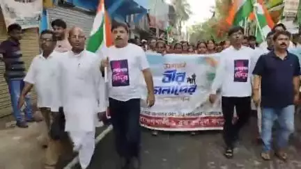 সন্দেশখালি ১: বিধায়ক সুকুমার মাহাতোর নেতৃত্বে ন্যাজাটে ভারতের বীর সেনাদের শ্রদ্ধা জানিয়ে বিশাল পদযাত্রা