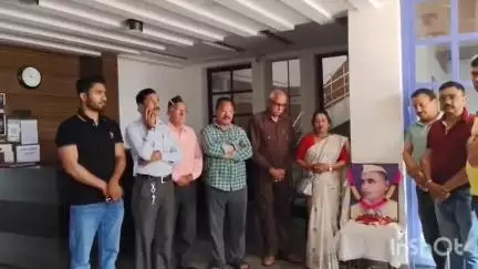 रानीखेत: कांग्रेस कार्यकर्ताओं ने 102वीं जयंती पर पूर्व कैबिनेट मंत्री गोविंद सिंह माहरा का रानीखेत में भावपूर्ण स्मरण किया