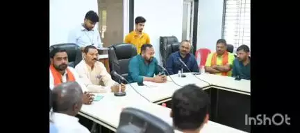 बेरला जनपद पंचायत के नवनियुक्त सरपंचों के साथ विधायक दीपेश साहू ने रेस्ट हाउस में की महत्वपूर्ण बैठक