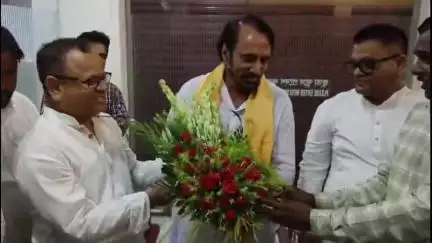ইসলামপুর: পুনরায় উত্তর দিনাজপুর জেলা তৃণমূলের সভাপতির দায়িত্ব পেয়েছেন ইসলামপুরের কানাইয়ালাল আগারওয়াল শুভেচ্ছা জানালেন মন্ত্রী