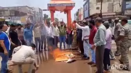 भानुप्रतापपुर: राहुल गांधी पर हुई FIR के खिलाफ युवा कांग्रेस कार्यकर्ताओं ने भानुप्रतापपुर में किया नरेंद्र मोदी का पुतला दहन