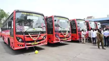 कराड: कराड दक्षिण मतदारसंघाच्या विकासाचे स्टेअरिंग घेतले हातात; आ.डॉ.अतुलबाबा भोसले यांनी कराडमध्ये नवीन बसेसचे केले लोकार्पण