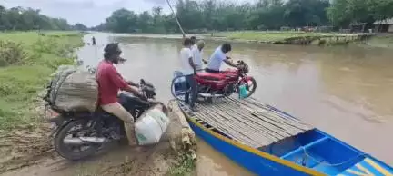 ফালাকাটা: বৃষ্টির জেরে বেড়েছে মুজনাই নদীর জল, ভেসে গেল ফালাকাটা ব্লকের একাধিক সাঁকো; সমস্যায় সাধারণ মানুষ #jansamasya