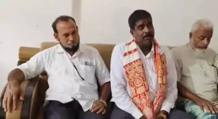 বাঘবৰ: পৰাজিত কংগ্ৰেছৰ আঞ্চলিক সদস্যা প্ৰতিবাদী মিছিল সন্দৰ্ভত কাদাঙত কাদং মণ্ডল কংগ্ৰেছৰ সংবাদমেল