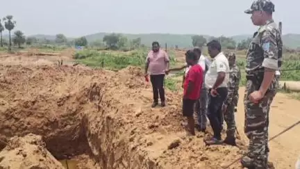 बंदगांव: नकटी पंचायत के इन्द्रूवॉं गांव में नदी पर बन रहे पुल का विधायक के निरीक्षण दल ने लिया जायजा