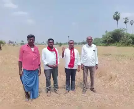 హుజూర్ నగర్: రైతులకు మార్కెట్ ధర ప్రకారం నష్టపరిహారం చెల్లించాలి: బూరూగడ్డలో వ్యవసాయ కార్మిక సంఘం జిల్లా ప్రధాన కార్యదర్శి సైదులు