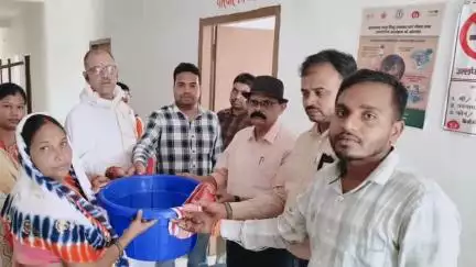 बिश्रामपुर: फाइलेरिया उन्मूलन कार्यक्रम के तहत विश्रामपुर सीएचसी में शिविर का आयोजन किया गया, 21 मरीजों को एमएमडीपी किट वितरित