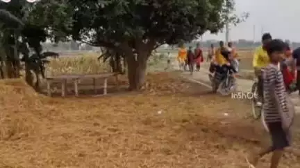 घोड़ासहन: झरौखर थाना क्षेत्र के सुंदरपुर गांव के पुल के पास 35 वर्षीय व्यक्ति का शव पुलिस ने बरामद किया