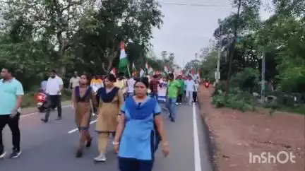 হীরবাঁধ: 'দেশের সার্বভৌমত্ব রক্ষা ও সন্ত্রাসবাদ মোকাবিলায় ভারতীয় সেনাবাহিনীকে অভিনন্দন ও শ্রদ্ধা জানিয়ে মিছিল হল সিমলাপালে