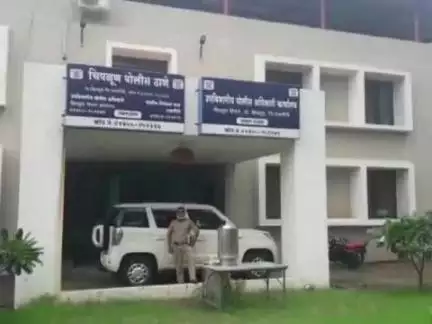 चिपळुण: चिपळूणात नोकरीच्या आमिषाने १३ लाख २४ हजार ८०० रुपयांची फसवणूक