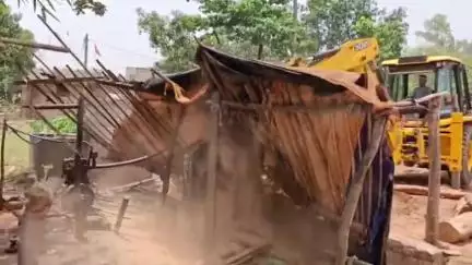 सरिया: सरिया पोटमो में वन विभाग ने अवैध आरा मिल पर छापेमारी कर बड़ी मात्रा में लकड़ी और उपकरण ज़ब्त किए