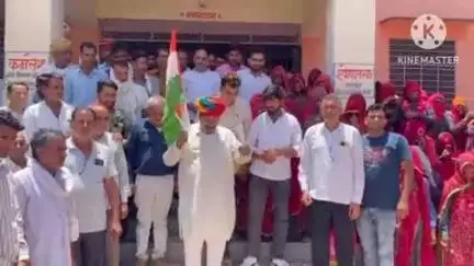 नावां: राज्य मंत्री विजय सिंह चौधरी ने ग्राम मुआना में एंबुलेंस का शुभारंभ किया, कार्यकर्ताओं की समस्याएं सुनीं