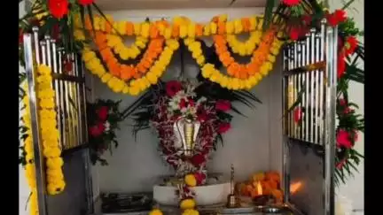 ડીસા: ડીસા ભોયણ રોડ પર આવેલ રામેશ્વર મહાદેવના મંદિરે ગોગા મહારાજના મુર્તિની પુનઃ પ્રતિષ્ઠા મહોત્સવ યોજાયો.