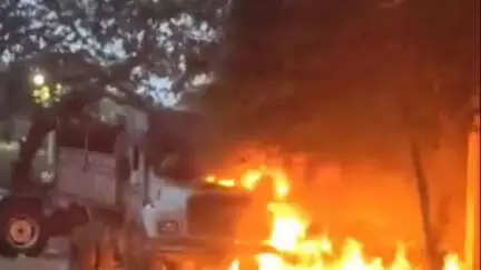 आर्णी: आर्णी तहसील कार्यालयात उभ्या असलेल्या टिपरला लागली आग; आग आटोक्यात आल्याने मोठा अनर्थ टळला