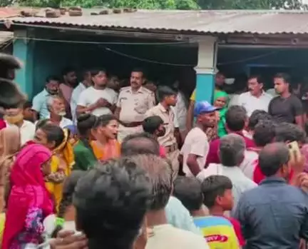 बहादुरगंज: बहादुरगंज के बंगामा वार्ड 06 में फंदे से लटका मिला महिला का शव, पुलिस जाँच में जुटी