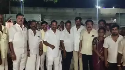 சூளகிரி: உயிரிழந்தவரின் புகைப்படம் மற்றும் திமுகவினர் அதிமுகவில் இணைந்ததாக பேனரில் புகைப்படம் அச்சிட்ட அதிமுகவினர் மீது திமுகவினர் சூளகிரி போலிசில் புகார்