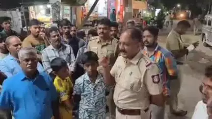 திருப்பூர் வடக்கு: கோல்டன் நகர் பகுதியில் ஆபரேஷன் ஜீரோ கிரைம் திட்டத்தின் கீழ் பொதுமக்களுக்கு காவல்துறையினர் பாதுகாப்பு குறித்து விழிப்புணர்வு ஏற்படுத்தினார்