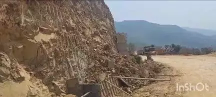 पधर: पधर में फोरलेन निर्माण से उठ रही धूल-मिट्टी से ग्रामीणों को हो रही परेशानी, कंपनी के खिलाफ खोला मोर्चा