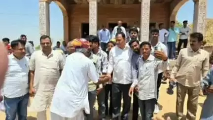 शिव: बाड़मेर सांसद उम्मेदाराम बेनीवाल शिव के भियाड़ गांव के दौरे पर रहे