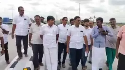 பல்லடம்: மாதப்பூர் பகுதியில் புதிதாக அமைய உள்ள சுங்கச்சாவடியை நாமக்கல் தொகுதி நாடாளுமன்ற உறுப்பினர் ஆய்வு செய்தார்