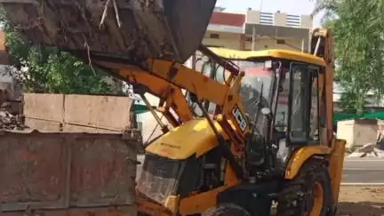 टोंकखुर्द: सोनकच्छ में “जल गंगा संवर्धन अभियान’’ के तहत हाईवे की हुई साफ़-सफाई