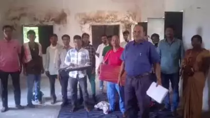 पालकोट: पालकोट प्रखंड कार्यालय के पास सामाजिक सांस्कृतिक कला केंद्र की बैठक हुई