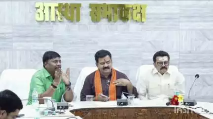 तोकापाल: जिला कार्यालय में उप मुख्यमंत्री विजय शर्मा और वन मंत्री केदार कश्यप ने सोशल मीडिया इन्फ्लुएंसर्स से की मुलाकात