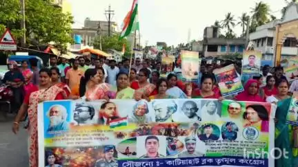 বাদুড়িয়া: বীর সেনাদের শ্রদ্ধা জানিয়ে কাটিয়াহাট যুব তৃণমূল কংগ্রেসের উদ্যোগে অনুষ্ঠিত হলো বিশাল পদযাত্রা