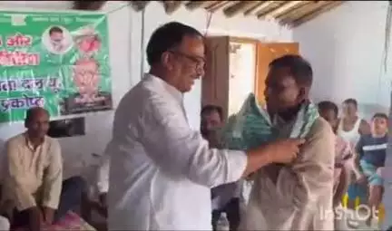 परैया: परैया के मझियावां में JDU की बैठक, विरेंद्र कुमार चंद्रवंशी बने JDU अतिपिछड़ा प्रकोष्ठ के प्रखंड अध्यक्ष