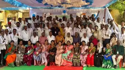 టేక్మల్: టేక్మాల్‌ జడ్పీహెచ్ఎస్ పాఠశాలలో పూర్వ విద్యార్థుల అపూర్వ సమ్మేళనం