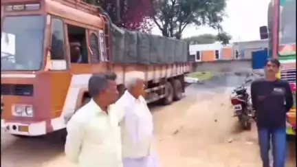 ಮಾಲೂರು: ಗುಂಡುಪಾಳ್ಯ ಗ್ರಾಮದ ಬಳಿ ಅಕ್ರಮ ಕಲ್ಲು ಸಾಗಾಟ, 4 ಲಾರಿಗಳು ವಶಕ್ಕೆ