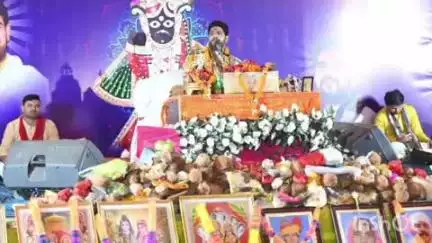 थानखम्हरिया: झलमला में श्रीमद् भागवत कथा के समापन समारोह में बेमेतरा के विधायक दीपेश साहू हुए शामिल, ग्रामीणों से की मुलाकात