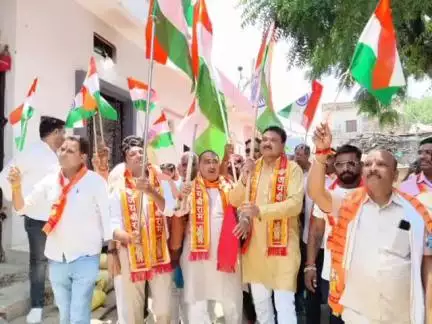 हाटपिपल्या: करनाखेड़ी में भारतीय सेना की वीरता और ऑपरेशन सिंदूर की सफलता पर निकाली गई तिरंगा यात्रा, विधायक मनोज चौधरी हुए शामिल