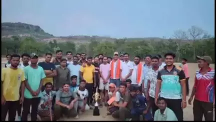 ଅମ୍ବାଭୋନା: ଡୁଙ୍ଗୁରୀ କଲୋନୀ ସ୍ଥିତ କ୍ରିକେଟ ପଡିଆରେ ବାରପାହାଡ କ୍ରିକେଟ ଲିଗ୍ ଉଦଯାପିତ, ମହାନଦୀ ୱାରିଅର ଚମ୍ପିଆନ